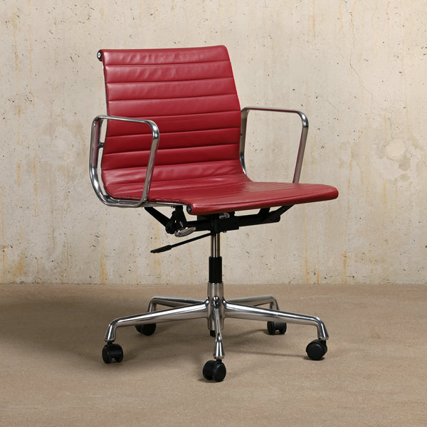 Charles & Ray Eames EA117 Office Chair Aubergine Leather, Vitra