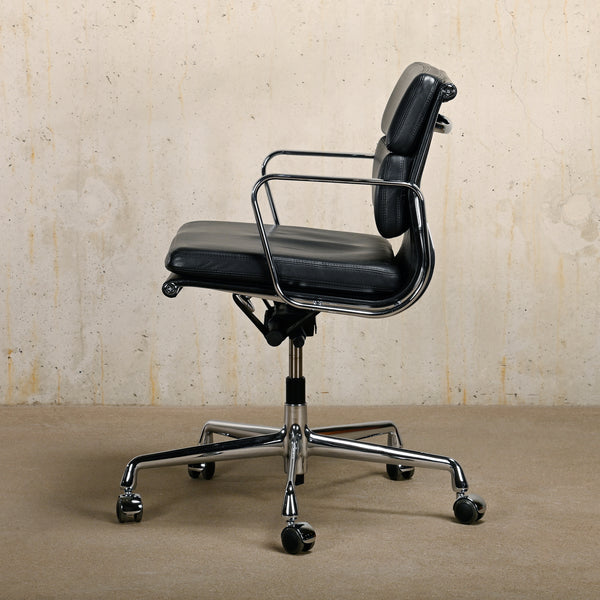 Charles & Ray Eames Office chair EA217 Black leather and Chrome
