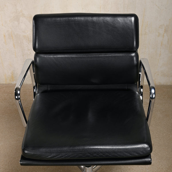 Charles & Ray Eames Office chair EA217 Black leather and Chrome