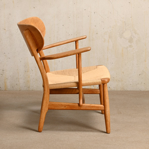 Hans J. Wegner CH 22 Easy Chair Oak and Papercord
