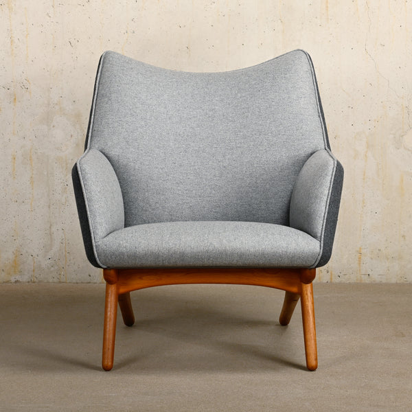 Illum Wikkelsø Easy Chair in Oak and Grey wool for Mikael Laursen