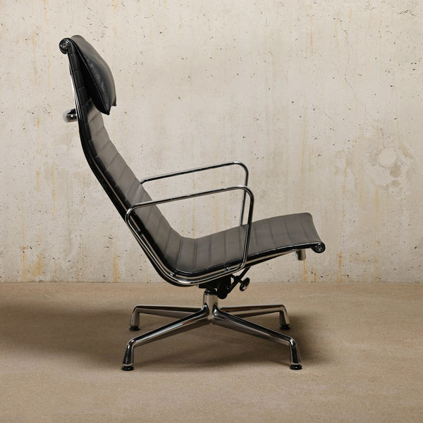 Charles & Ray Eames Lounge Chair EA124 + Ottoman EA125, black leather
