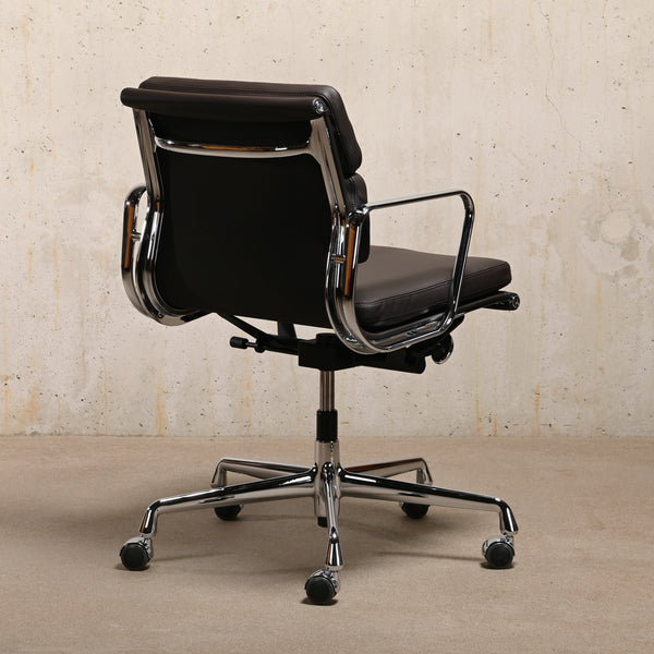 Charles & Ray Eames Desk Chair EA217 Chocolate Brown leather, Vitra