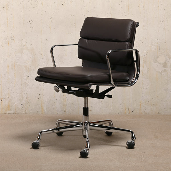 Charles & Ray Eames Desk Chair EA217 Chocolate Brown leather, Vitra