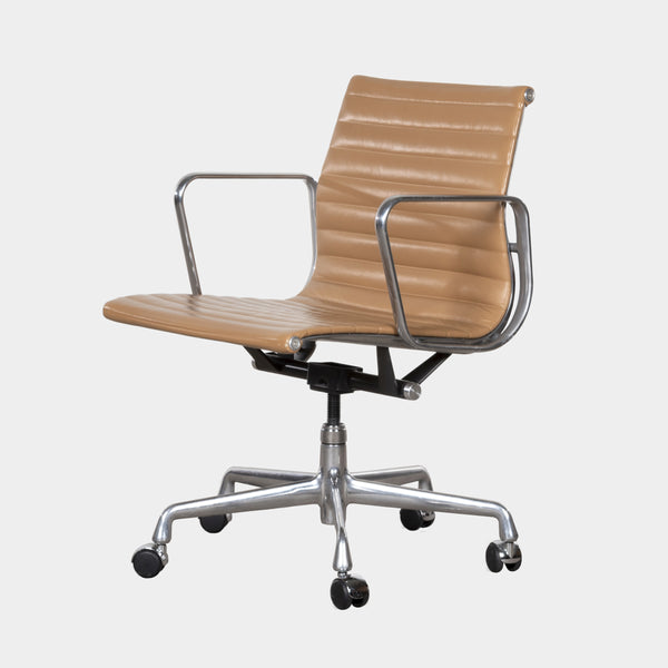 Charles and Ray Eames EA335 Management Chair Herman Miller
