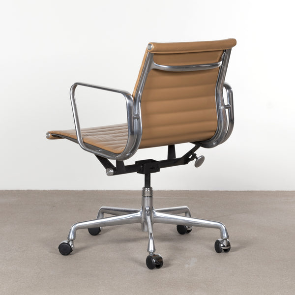 Charles and Ray Eames EA335 Management Chair Herman Miller