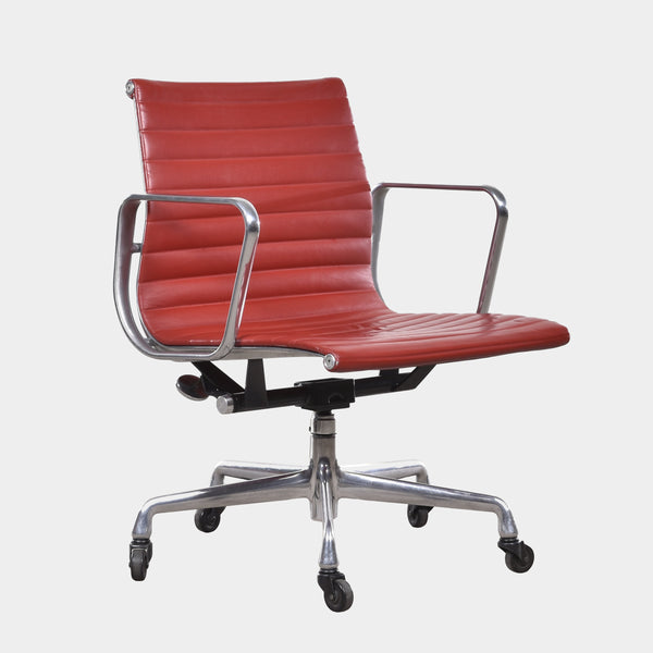 Charles and Ray Eames EA335 Management Chair