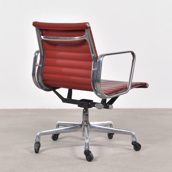 Charles and Ray Eames EA335 Management Chair