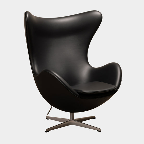 Arne Jacobsen Egg Chair in Essential Black Leather for Fitz Hansen