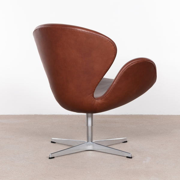 Arne Jacobsen Swan Chair (Model 3320) for Fritz Hansen