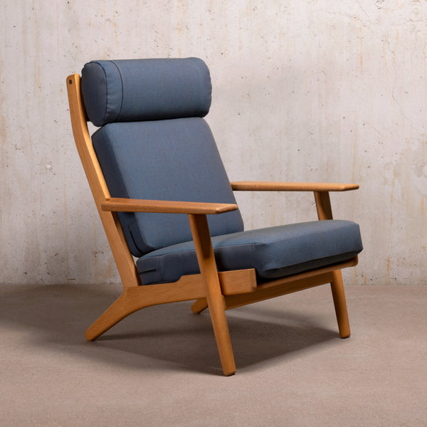 Hans J. Wegner GE290A Lounge Chair in blue Kvadrat fabric