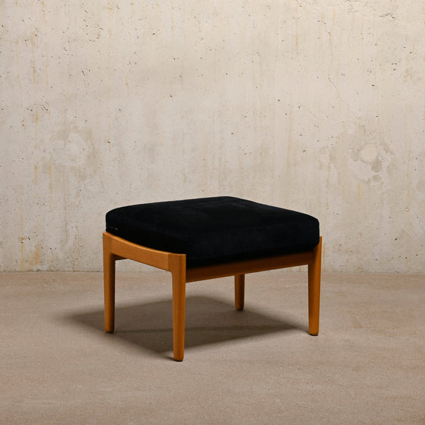 Hans J. Wegner GE290A Lounge Chair in black corduroy fabric