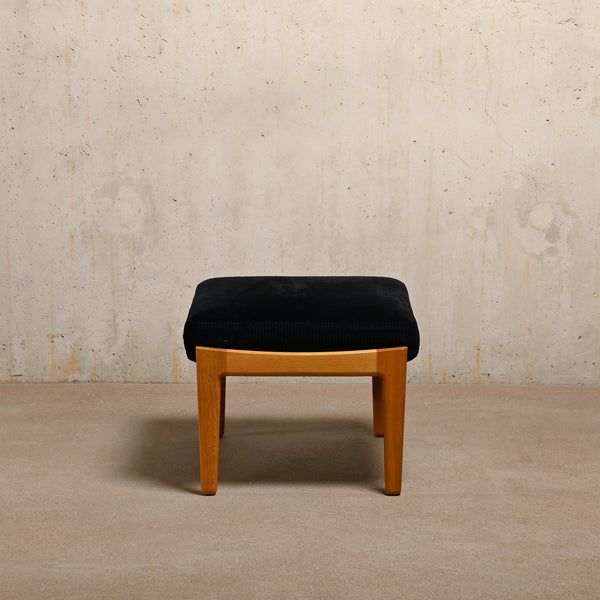 Hans J. Wegner GE290A Lounge Chair in black corduroy fabric